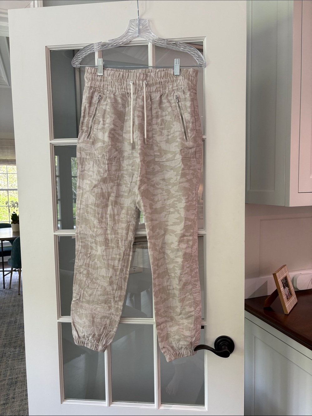 Athleta Cabo Tide Linen Beige & Cream Camo Joggers